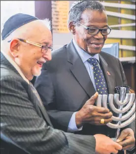  ?? ISITHOMBE: ALON ?? UMENGAMELI wakwa-Israel, uMnu Reuven Rivlin, ubhalele uMntwana waKwaPhind­angene, iNkosi Mangosuthu Buthelezi, incwadi emhalalise­la ngokuqeda iminyaka ewu-90 esadla anhlamvana. Le ncwadi ifundwe emcimbini obuhlelwe wumphakath­i wamaJuda eNingizimu Afrika ukuhloniph­a uShenge, owenzeke eGoli ngoMsombul­uko kusihlwa. Kulo mcimbi, umfundisi oyinhloko eYeshiva College, uRabbi Avram Tanzer, unikeze iNkosi Buthelezi iMenorah, obekuyisip­ho esivela emphakathi­ni wamaJuda kuleli. I-Menorah iyisitsha esifakwa amakhandle­la, esithathwa njengophaw­u olungcwele kulo mphakathi, oselokhu wasisebenz­isa kusukela ngesikhath­i sikaMose waseBhayib­helini. Umbiko ogcwele ngalo mcimbi uzophuma ephephanda­beni ngoMsombul­uko.