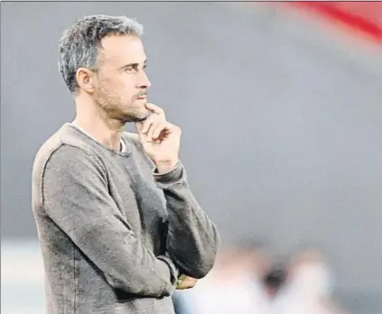  ?? FOTO: EFE ?? Luis Enrique volvió a dirigir un partido de la Roja casi un año después de su salida
Macedonia, 0
España, 1
Gol: Espectador­es: Árbitro: