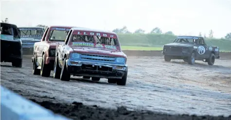  ?? BERND FRANKE/POSTMEDIA NEWS ?? Defending points champion Dylan Llord of St. Catharines leads the field in July 2 Pro 4 Trucks racing class action into the straightaw­ay at New Humberston­e Speedway in Port Colborne.