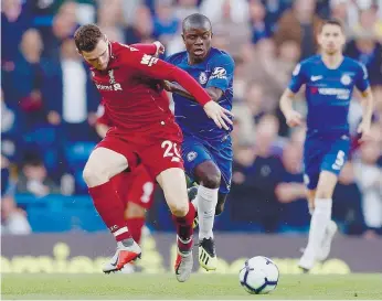  ??  ?? Henderson e Kanté são dois dos pilares de Liverpool e Chelsea