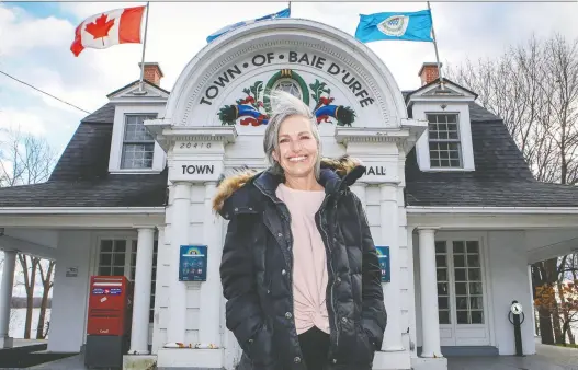  ?? JOHN MAHONEY ?? Heidi Ektvedt became Baie-d'urfé mayor by acclamatio­n. The mother of three, who has a business management background, entered municipal politics last year.