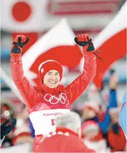  ??  ?? El polaco Kamil Stoch refrendó el título olímpico en gran trampolín. Foto: Cortesía