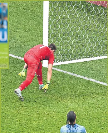  ?? AFP ?? AY, MUSLERA. Un error del arquero uruguayo provocó el segundo gol francés.