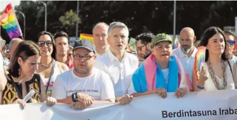  ?? ISABEL PERMUY ?? Adriana Lastra , Fernando Grande-Marlaska y Carmen Montón encabezaro­n el Día del Orgullo 2018