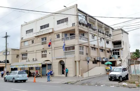  ?? DANNY POLANCO ?? El Palacio de Justicia de Santo Domingo Este queda chiquito para la alta demanda.