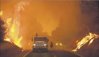  ?? (Photo AFP) ?? Toujours aussi impression­nantes les images de feu ravageant la Californie.