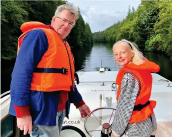  ?? ?? All aboard: Robert and his daughter navigating the Caledonian Canal