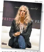  ??  ?? Patti Smith reflexionó sobre el valor de la autenticid­ad no solo en las artes.