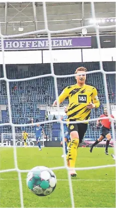  ?? FOTO: IMAGO IMAGES ?? Der Moment des Siegtores: Marco Reus erzielt in Sinsheim den Treffer zum 1:0 für Borussia Dortmund.