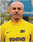  ?? Foto: Bastan ?? Fußballer mit Leib und Seele: Metin Bas tan (50), Torwart des TSV Burgau II, würde gerne noch ein, zwei Jahre dran hängen.