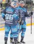  ?? FOTO: BETTY OCKERT/EV LINDAU ?? Auch gegen die Passau Black Hawks durften die Lindauer Islanders wieder jubeln.