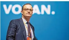  ?? FOTO: GUIDO KIRCHNER/DPA ?? Die Politik von Bundesgesu­ndheitsmin­ister Jens Spahn findet laut Umfrage derzeit breite Zustimmung bei den Wählern.