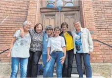  ?? FOTO: TANJA BOSCH ?? Sie feiern ihre 50-jährige Frauenfreu­ndschaft (von links): Edith Ruf-Weis, Cornelia Fehr, Angelika Hecht, Christa Wiest, Inge Großkreutz und Sigrid Gnandt. Auf dem Bild fehlt Luzia Mayer.