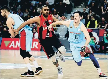  ?? DAVID AGUILAR / EFE ?? Una jugada de Heurtel junto a Granger y Navarro en el último duelo entre el Barça y el Baskonia