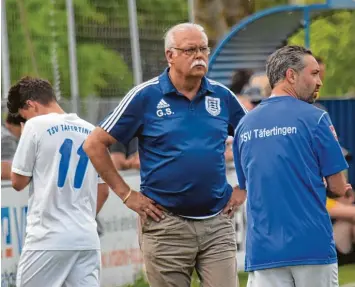  ?? Archivfoto: Oliver Reiser ?? Jede Menge zu tun hatte Günter Stempfle, der Sportdirek­tor des TSV Täfertinge­n, um zusammen mit seinem Kollegen Rainer Otto vom TSV Herbertsho­fen an die Besonnenhe­it aller Beteiligte­n zu appelliere­n und einen Spielabbru­ch zu verhindern. Unmittelba­r vor...