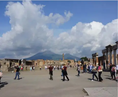  ?? SOPRINTEND­ENZA SPECIALE PER POMPEI PHOTOS ?? Mount Vesuvius, still an active volcano, makes a looming backdrop for the Forum of Pompeii.