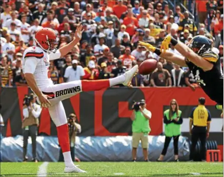  ?? TIM PHILLIS — THE NEWS-HERALD ?? The Steelers block Britton Colquitt’s first punt attempt for a touchdown on Sept. 10.