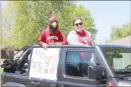  ??  ?? Madison Barnes, a first-grade teacher at Williams Elementary, had a special guest in her Jeep for the Williams teacher parade: a Farmington cardinal.