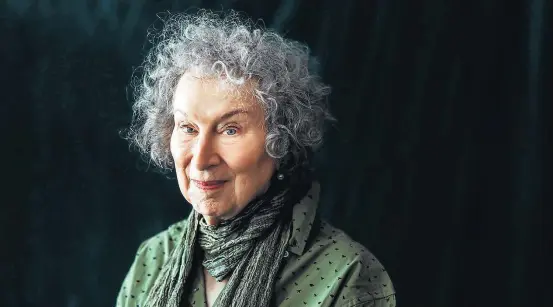  ?? ARDEN WRAY/THE NEW YORK TIMES ?? Margaret Atwood. ‘O que me deixa otimista são os jovens. Eles estão mudando o discurso político’, afirma a escritora que vai fazer 80 anos em novembro