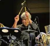  ?? Foto: Jörg Schollenbr­uch ?? Technisch perfekt und variantenr­eich: Der Percussion­ist Trilok Gurtu spielt demnächst in Mindelheim.