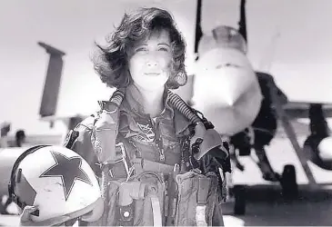  ?? COURTESY OF LINDA MALONEY ?? Pilot Tammie Jo Shults, who safely landed a damaged Southwest Airlines airplane Tuesday, was one of the first female fighter pilots in the U.S. Navy. This photograph was taken in the early 1990s.