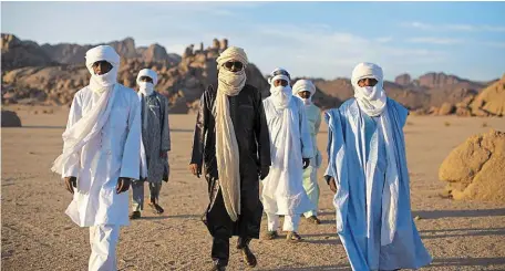  ?? | PHOTO : DR ?? Le groupe Tinariwen dans le désert algérien, où il a enregistré son nouvel album