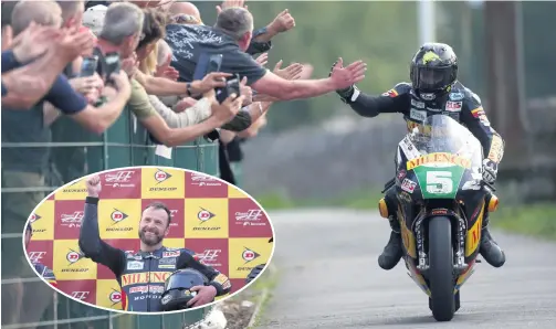  ?? STEPHEN DAVISON ?? Winning feeling: Bruce Anstey celebrates his victory in the Dunlop Lightweigh­t Classic TT on the Isle of Man