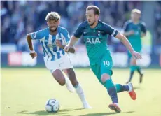  ?? — Reuters ?? Tottenham’s Harry Kane in action with Huddersfie­ld Town’s Philip Billing.