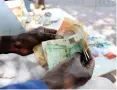  ?? SIMONE KLEY African News Agency (ANA) ?? THE M4JAM survey found that people with little-to-no regular household income were finding it harder to get by this year.
|