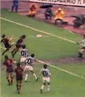  ??  ?? 1 2 Paulo Roberto Falcao, 63 anni, abbraccia l’amico e compagno di tante vittorie Bruno Conti Il famoso gol di Turone annullato in Juve-Roma del 10-5-1981 Falcao ieri a Trigoria