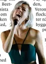  ??  ?? uppsala stadsteate­r hyllar stadens popdrottni­ng Veronica Maggio.