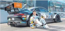  ?? FOTO: GRUPPE C GMBH/HO ?? Da war der Manthey Porsche noch heil: Tim Zimmermann in der Boxengasse der Nordschlei­fe.