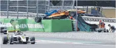  ?? FOTO: .IMAGO IMAGES ?? Bei diesem Unfall in Monza verletzte sich Alexander Peroni an der Wirbelsäul­e.