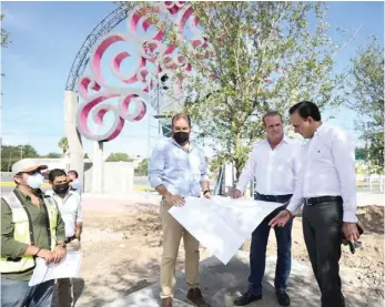  ??  ?? El alcalde supervisó las obras en la Línea Verde.