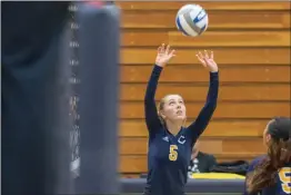  ?? Eddy Martinez/The Signal (See additional photos on signalscv.com) ?? College of the Canyons’ Cierra McGuinness sets up Toni Bito in a game against Glendale College at COC on Wednesday.