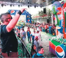  ??  ?? EMOCIONANT­E. Premios, música y mucha diversión vivieron los ceibeños y visitantes en la zona Pepsi.