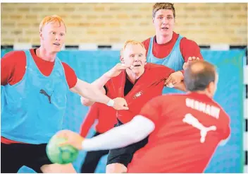  ??  ?? Die deutschen Handballer beim Training in Frankfurt (v.l.): Sebastian Firnhaber, Patrick Wiencek, Finn Lemke und im Vordergrun­d Kai Häfner.