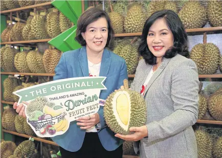  ??  ?? Central Food Retail executives Phattarapo­rn Phenprapha­t (right) and Maytinee Pisutsinth­op at Thailand’s Amazing Durian and Fruit Fest 2018. The fair is being organised in cooperatio­n with the Commerce Ministry.