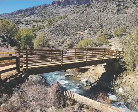  ??  ?? The new La Junta bridge connecting Cebolla Mesa Trail with Wild Rivers.