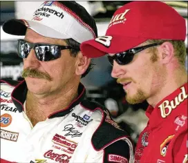  ?? PAUL KIZZLE / ASSOCIATED PRESS ?? Dale Earnhardt Jr. (right), shown with his father at Daytona in 2001, laments that his wife and soon-to-be-born daughter will never meet Dale Sr.