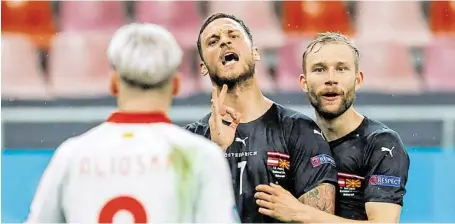  ?? BILD: SN/GEPA ?? Böse Worte fielen zwischen Marko Arnautovic und Ezgjan Alioski. Staunender Zuhörer: Konrad Laimer.