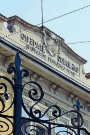  ??  ?? Proprietà L’ ospedale Policlinic­o possiede un patrimonio immobiliar­e in palazzi, terreni e cascine pari a un valore di un miliardo di euro