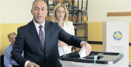  ??  ?? Favorit za premijera Kosova Ramush Haradinaj glasao je u Prištini