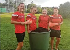  ?? Foto: Thomas Ernstberge­r ?? Ab in die Eistonne: Emma Krebs, Neuzugang Nina Pfatischer, Torjägerin Andrea Bichler und Zoe Klein.