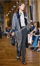  ?? Patrick Kovarik/AFP ?? Modelo de Bouchra Jarrar para a Lanvin