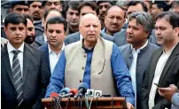  ??  ?? Punjab Governor chaudhry Sarwar talking to media at the central Jail in Faisalabad on Sunday.