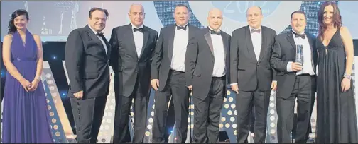  ??  ?? top award: Compere for the evening, actor Shaun Williamson with Frank Draycott, Dave Hazell, Martin Burrell, Stuart Mcpherson and Paul Gaitely from Blythewood.