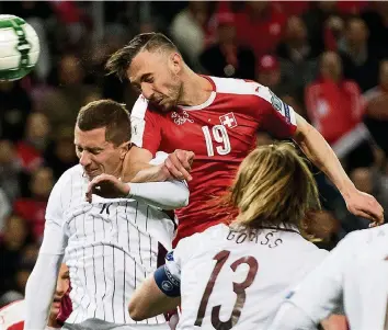  ?? EPA ?? Josip Drmic war mit seinem Kopfball der einzige Schweizer, der gegen Lettland den Ball ins Tor brachte.