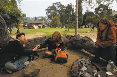  ?? Leah Millis / The Chronicle ?? Peaches (left), a self-described 12-year resident of People’s Park, hangs out with Gnome and Erin. Berkeley’s site of war protests during the 1960s has become a magnet for homeless people, officials say.