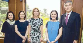  ?? Photos courtesy of PINKY AQUINO ABELLADA ?? (From left) Pinky Abellada, Viel Dee, former US Ambassador to Japan Caroline Kennedy, Ballsy Cruz and US Ambassador to the Philippine­s Sung Kim.